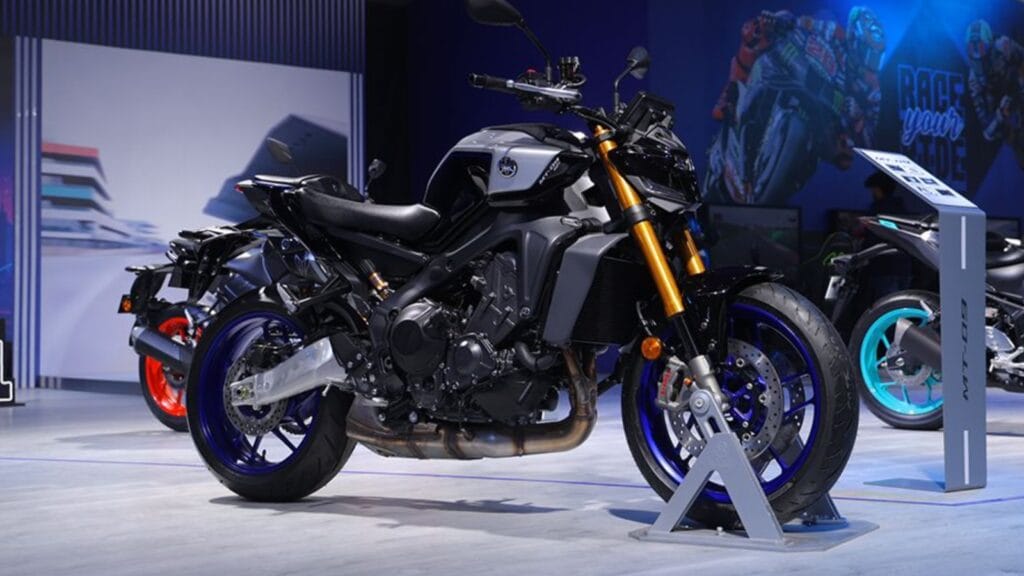 yamaha-mt-15-v2-2025-streetfighter-price-india
