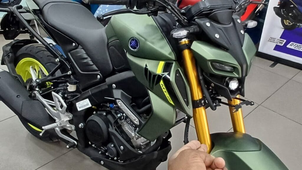 "स्पोर्टी लुक वाली Yamaha MT 15 V2 2025 स्ट्रीटफाइटर मोटरसाइकिल" 
